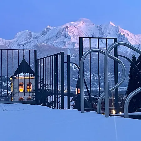 Un Chateau Face Au Mont-blanc Apartamento *