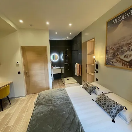 Un Chateau Face Au Mont-blanc