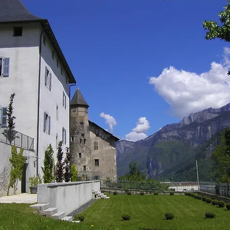 Un Chateau Face Au Mont-blanc *